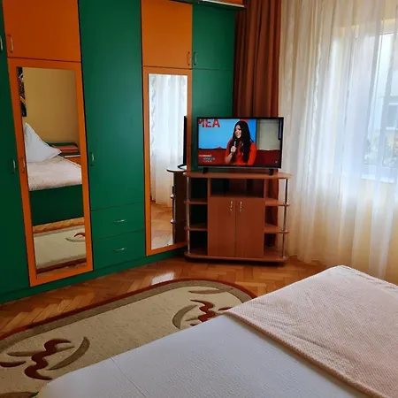 Cozy 3-room In Apartament
